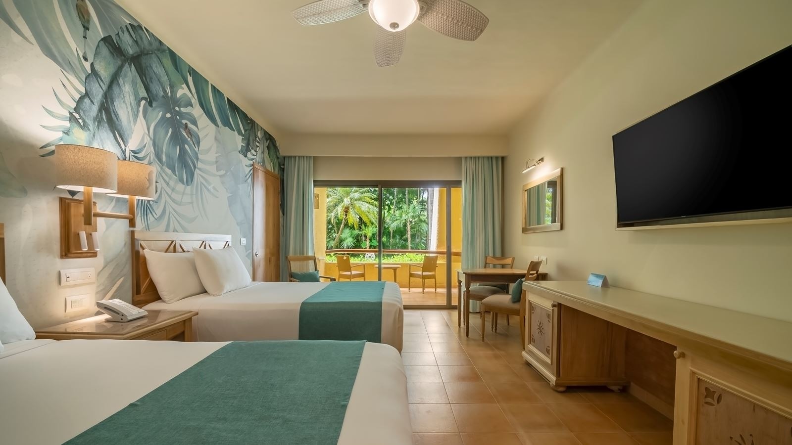 rooms-junior-suite-near-pool