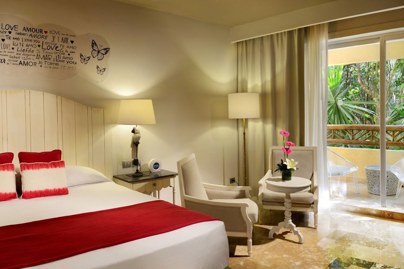rooms-privileged-romance-deluxe-room