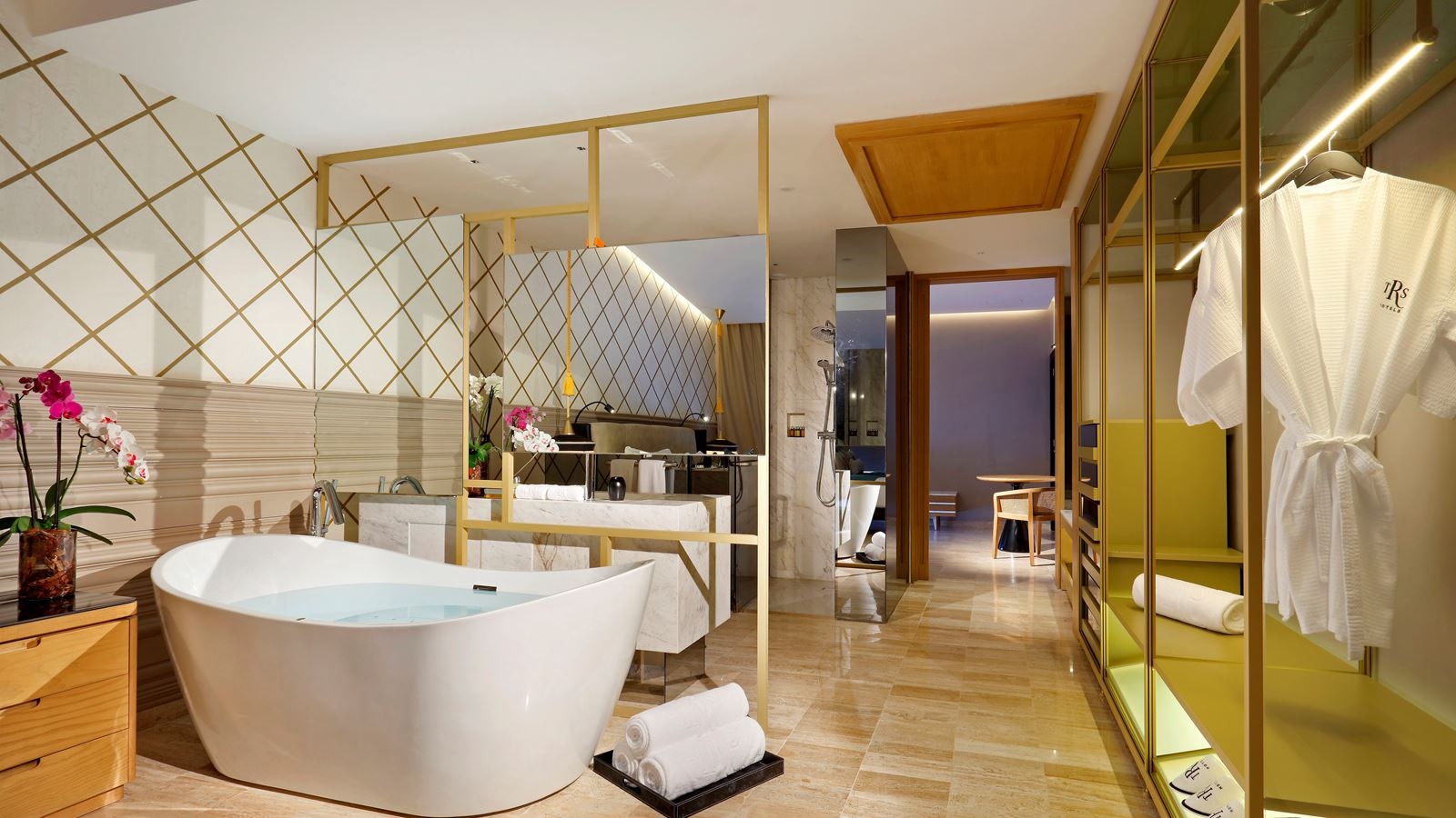 rooms-suite-garden-view