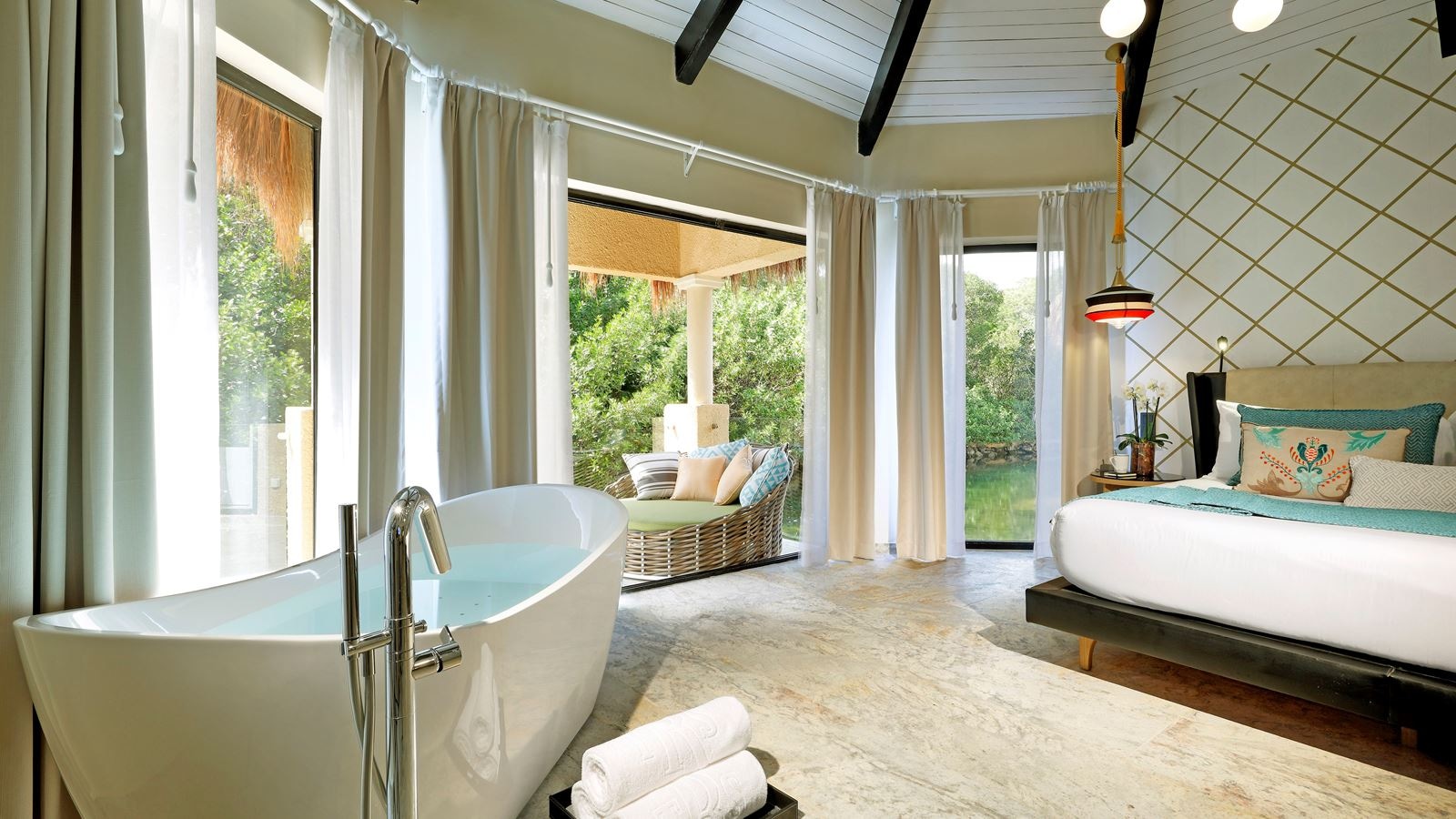 rooms-romance-bungalow-by-the-lake