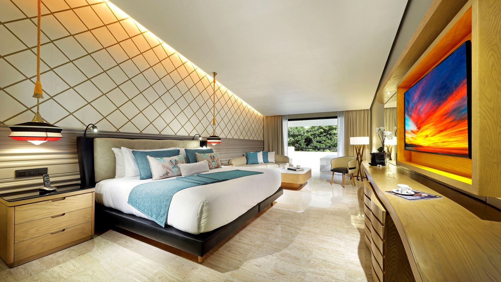 rooms-junior-suite-jacuzzi-terrace-pool-side