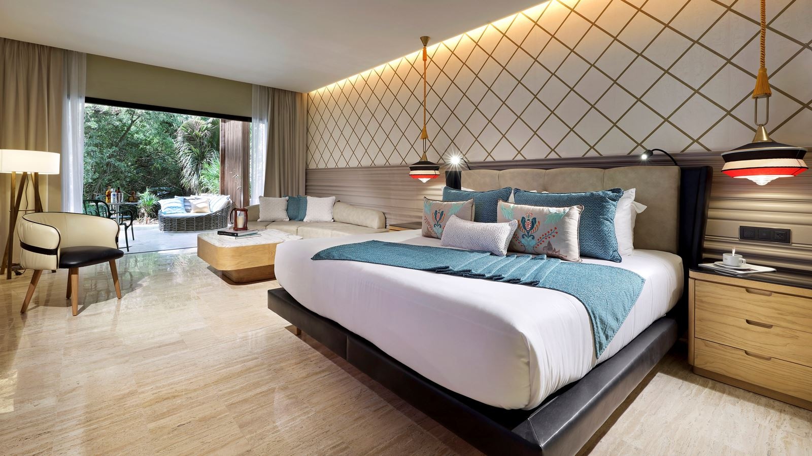 rooms-junior-suite-private-pool-pool-side