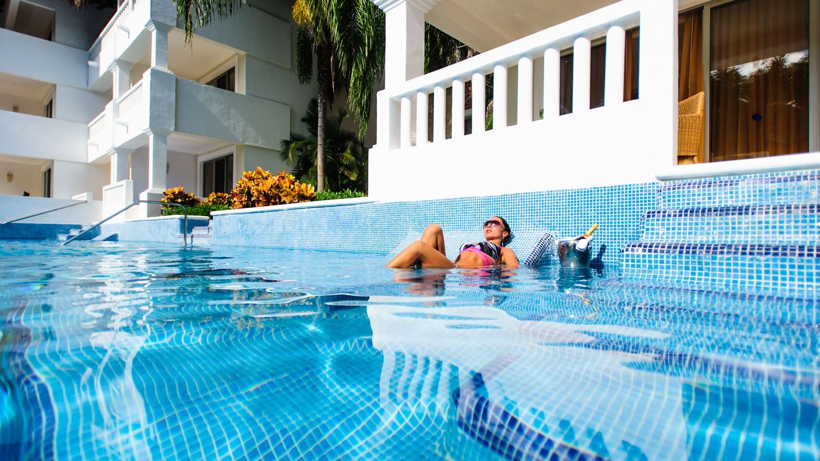 rooms-deluxe-junior-suite-swimout