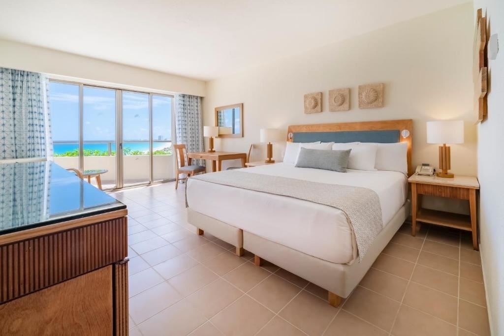 rooms-master-suite-ocean-view