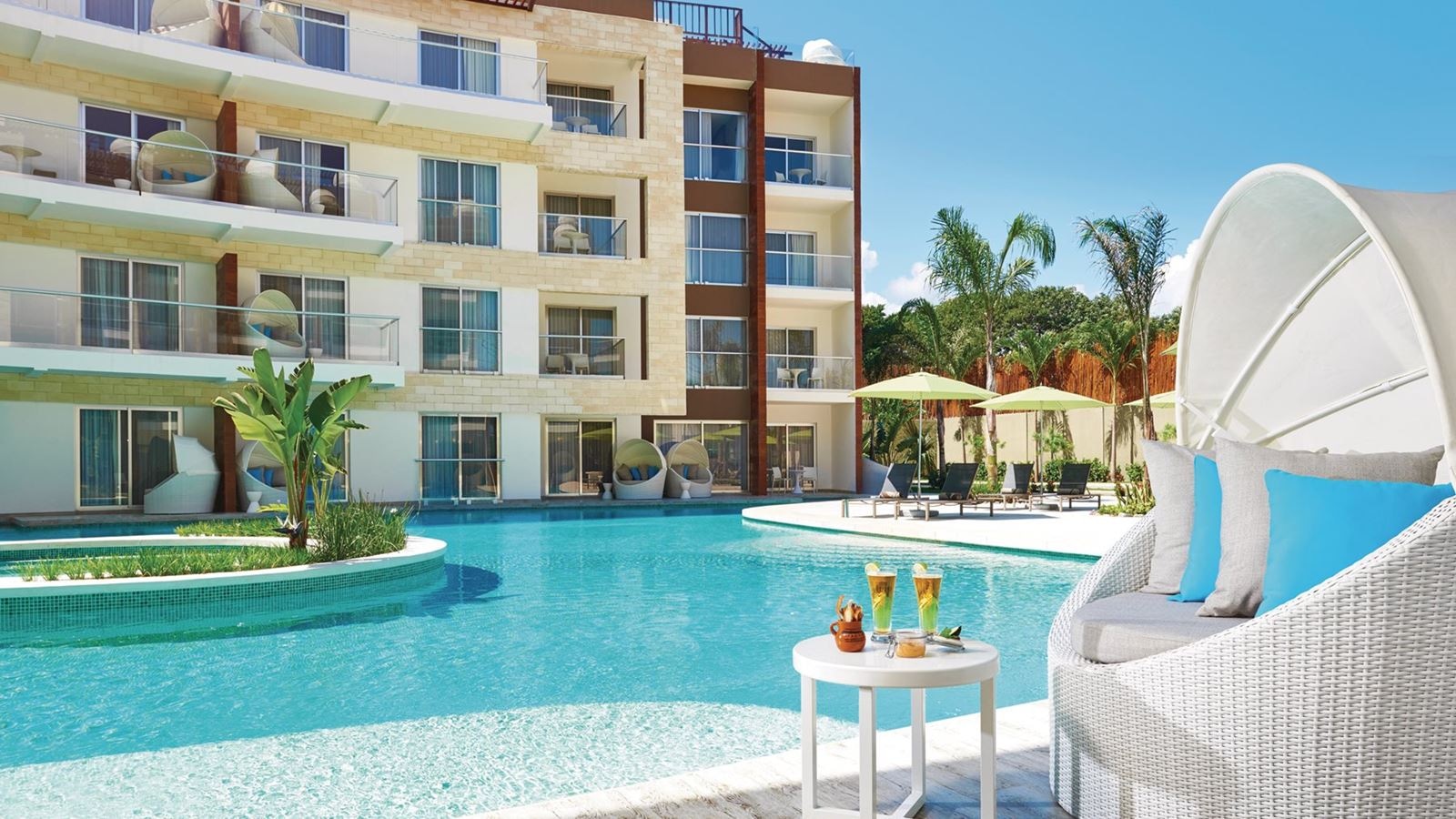 rooms-one-bedroom-swim-up-resort-residence