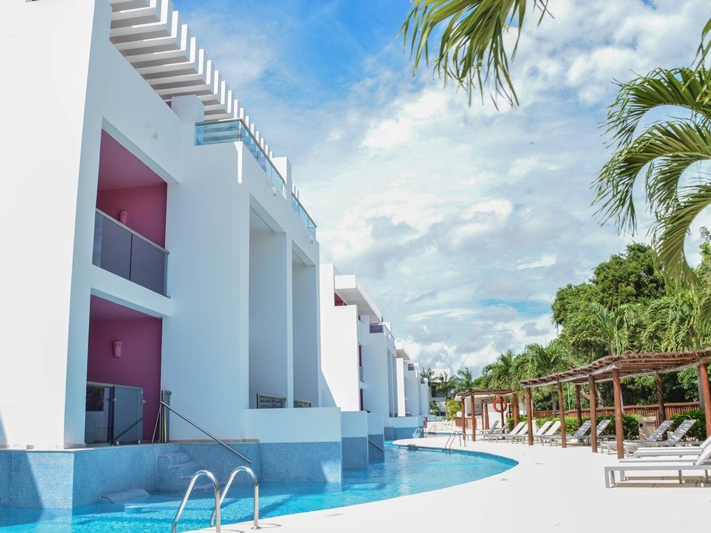 rooms-family-club-deluxe-swim-out-or-pool-access