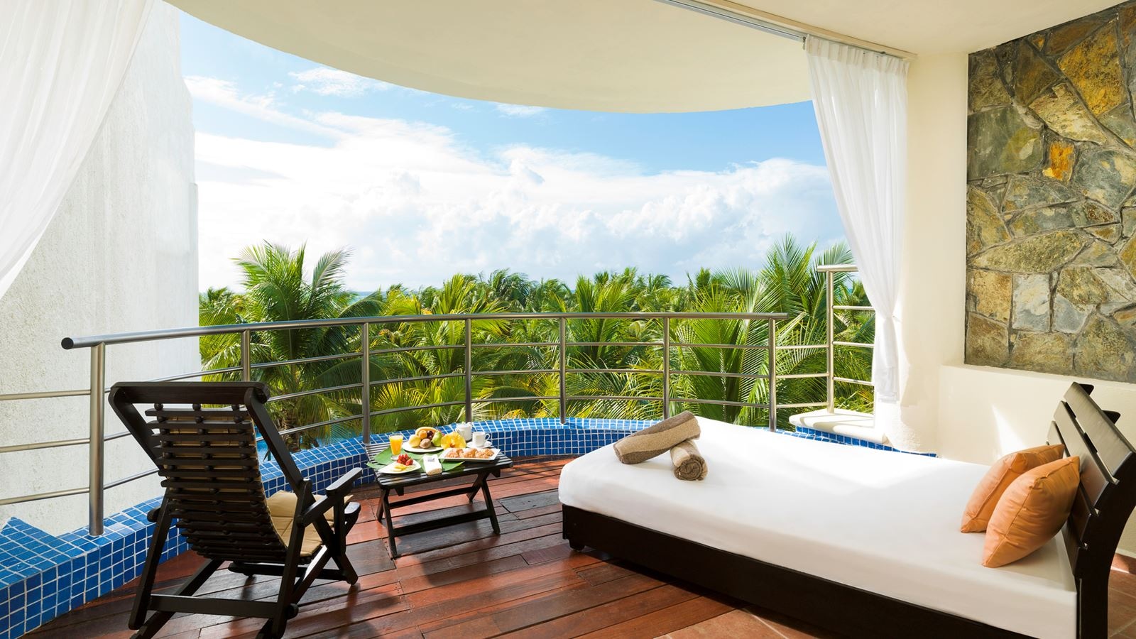 rooms-honeymoon-suite