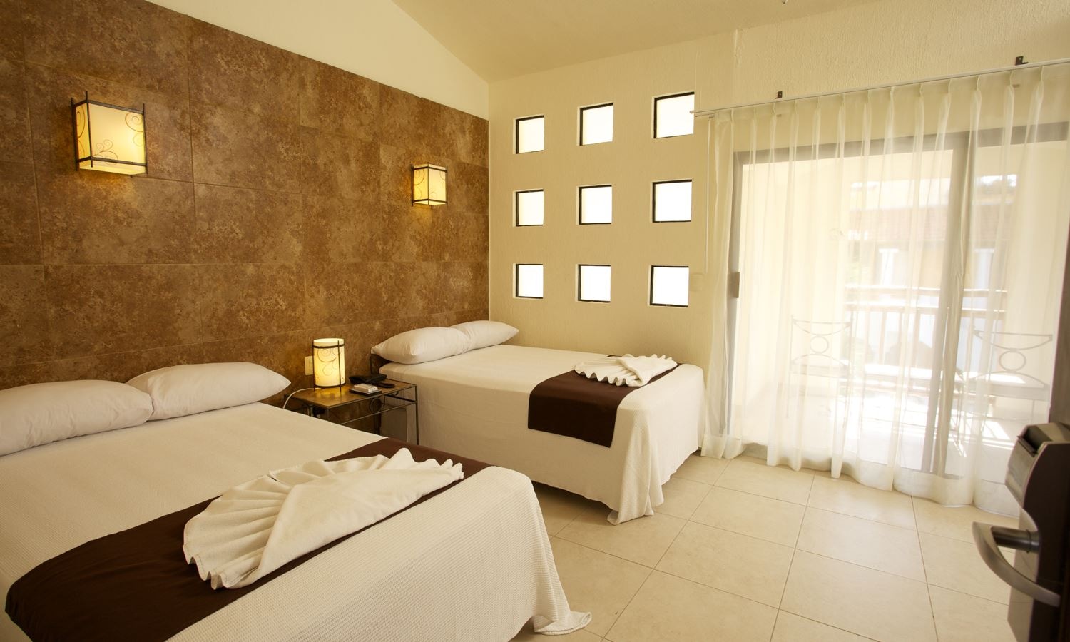 rooms-deluxe-two-bedroom