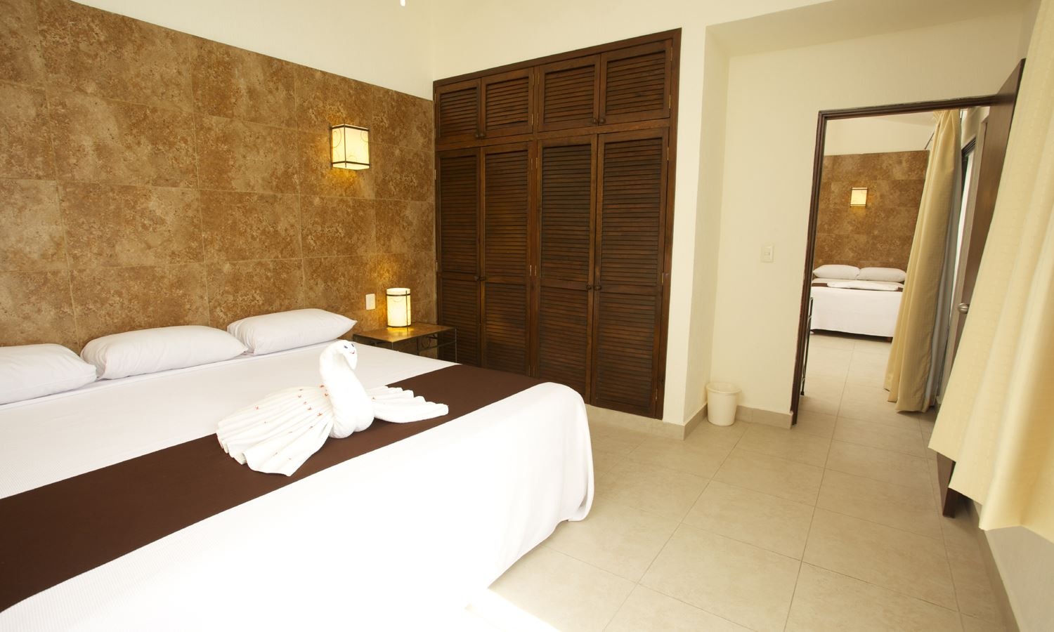 rooms-deluxe-two-bedroom