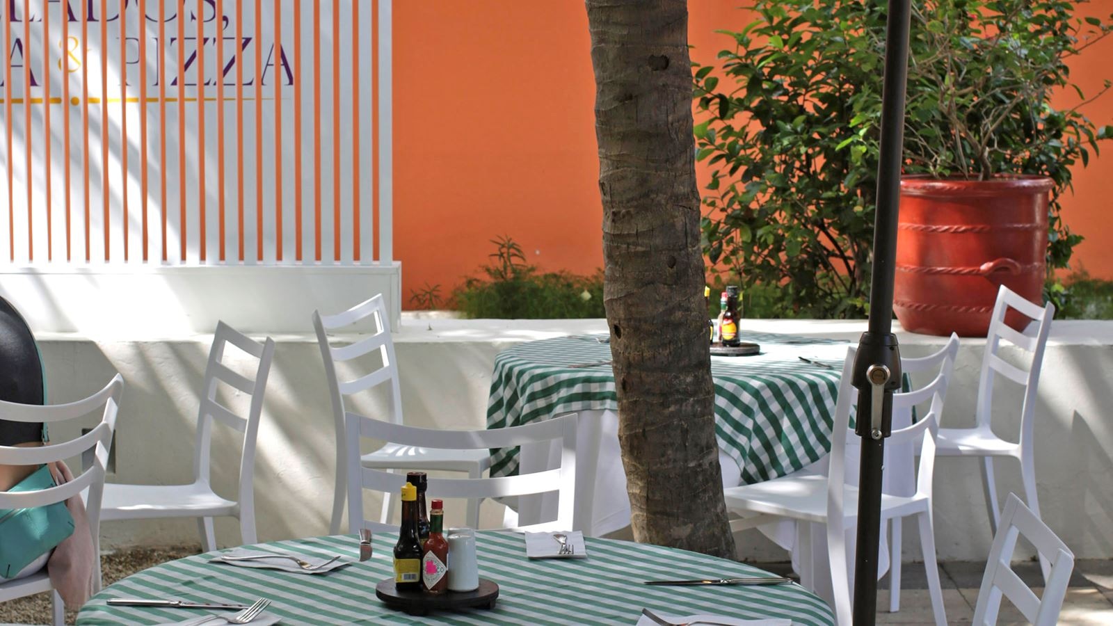 restaurants-dos-lunas-terrace