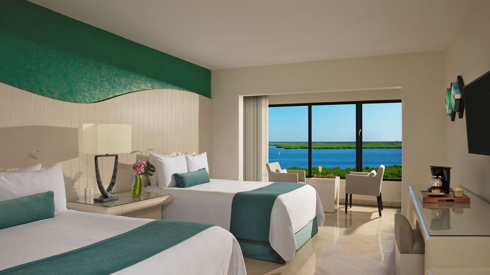 rooms-deluxe-sunset-laguna-view