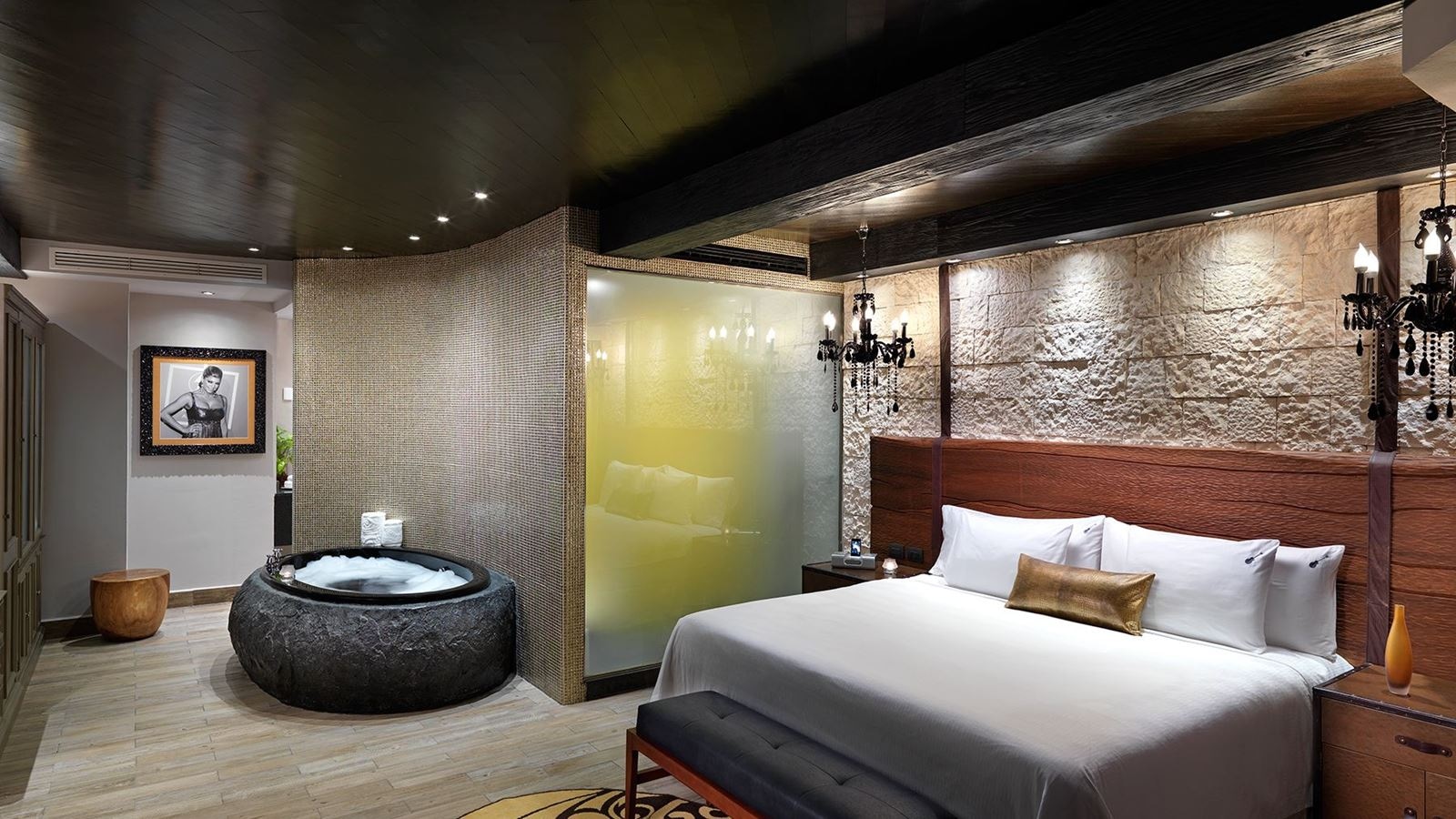 rooms-rock-star-suite-ocean-front-two-bedroom-with-personal-assistant