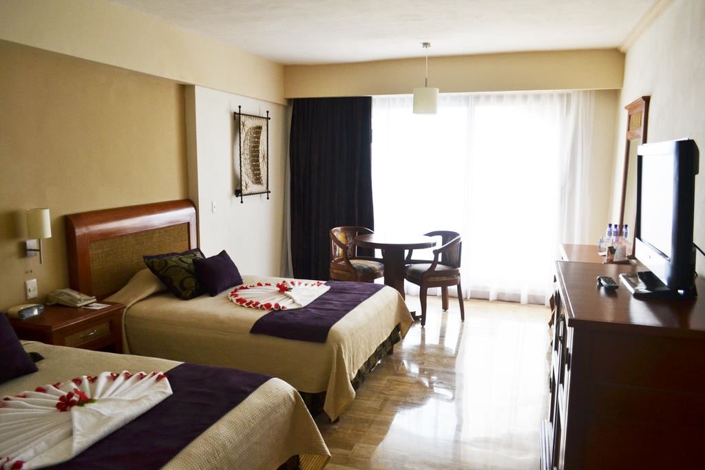 rooms-deluxe-room-ocean-view