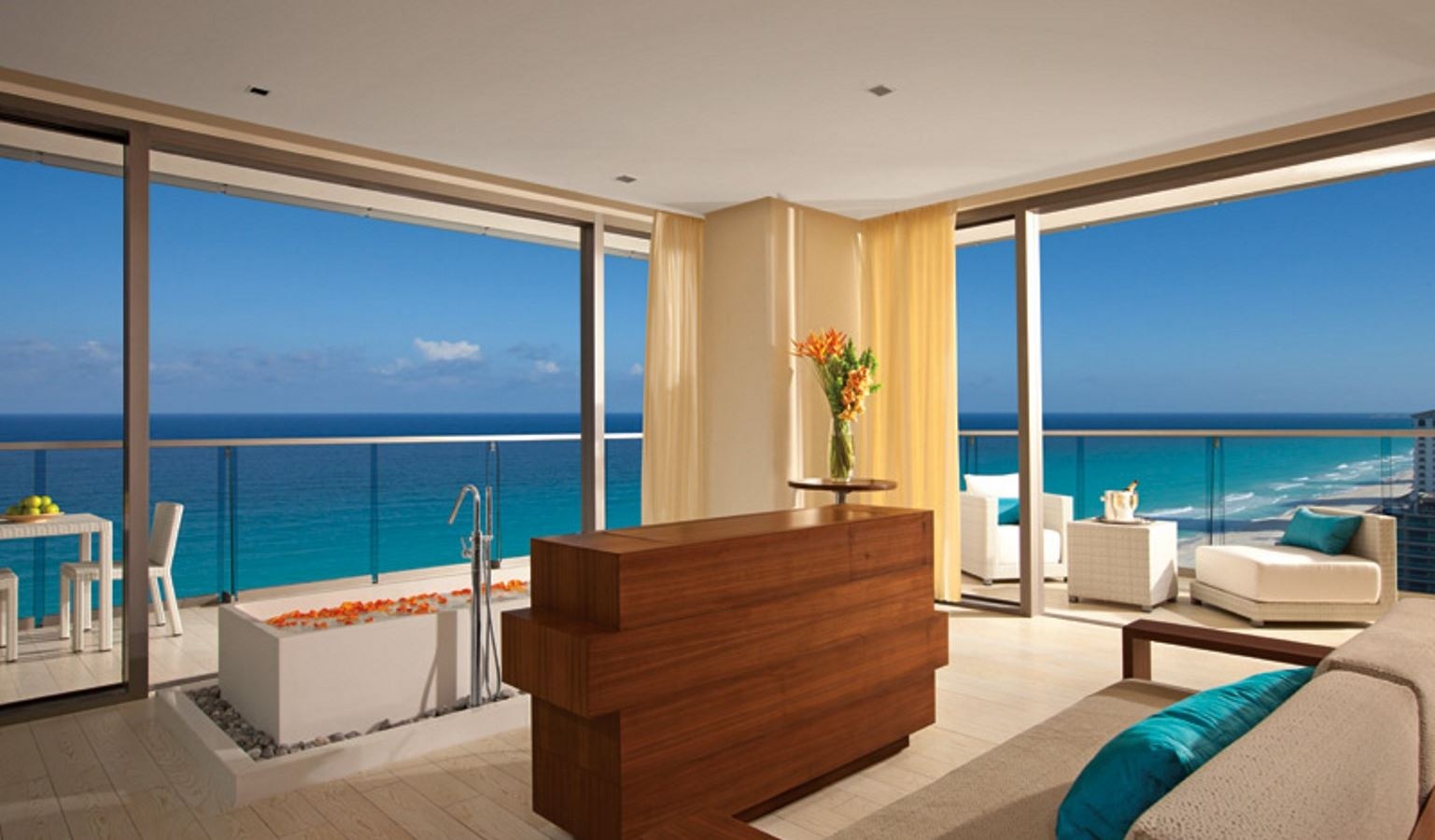 rooms-preffered-club-honeymoon-suite-ocean-front