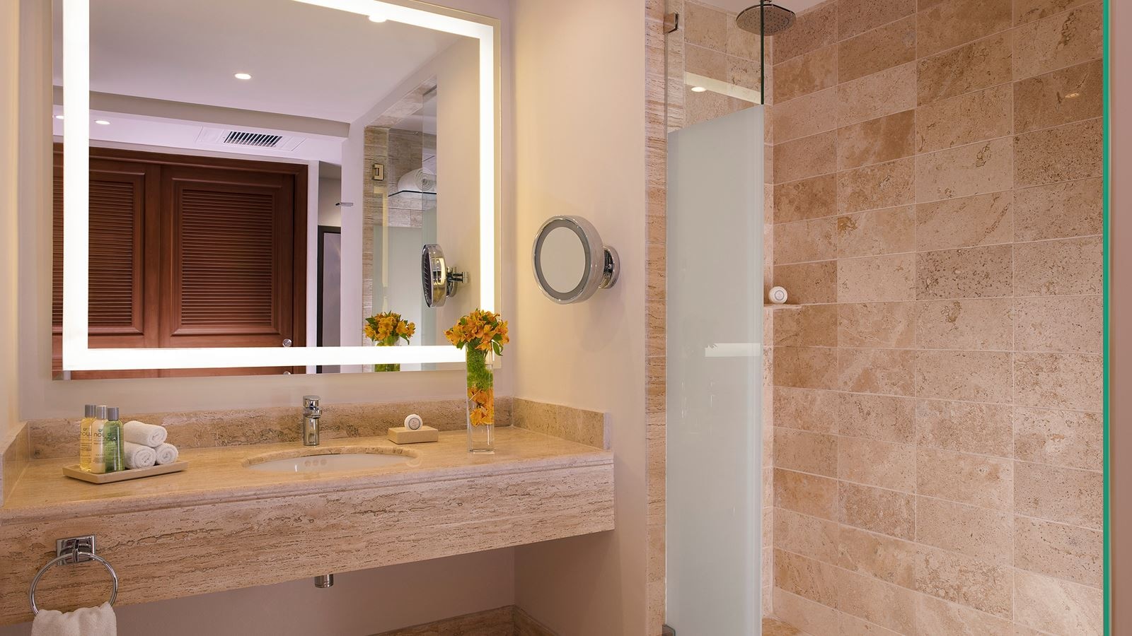 rooms-deluxe-junior-suite-tropical-view