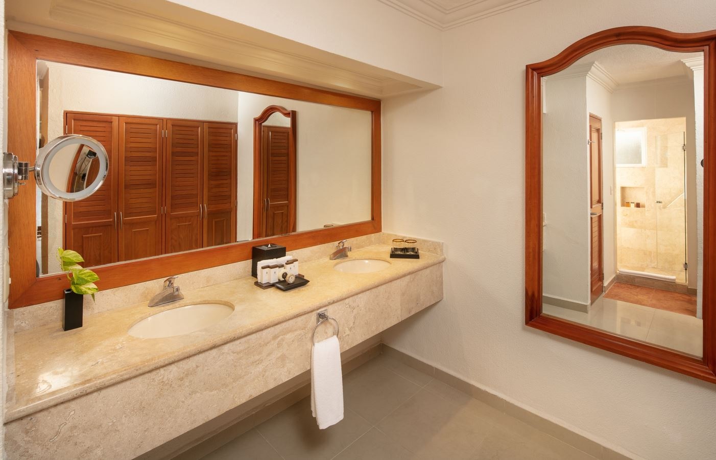 rooms-luxury-junior-suite