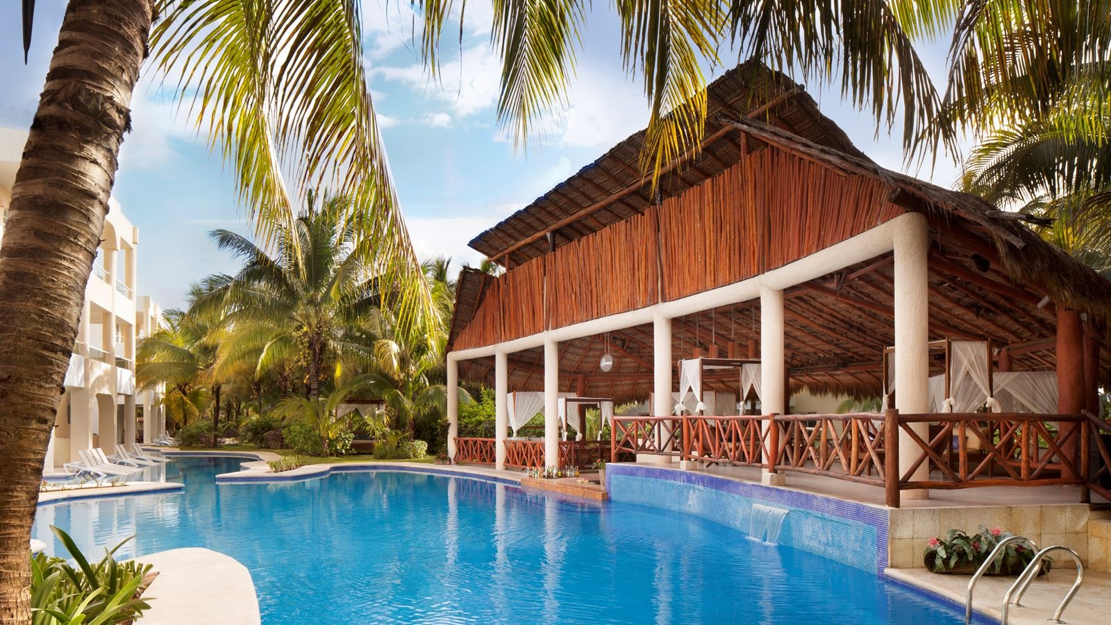 bars-gaviotas-swim-up-bar