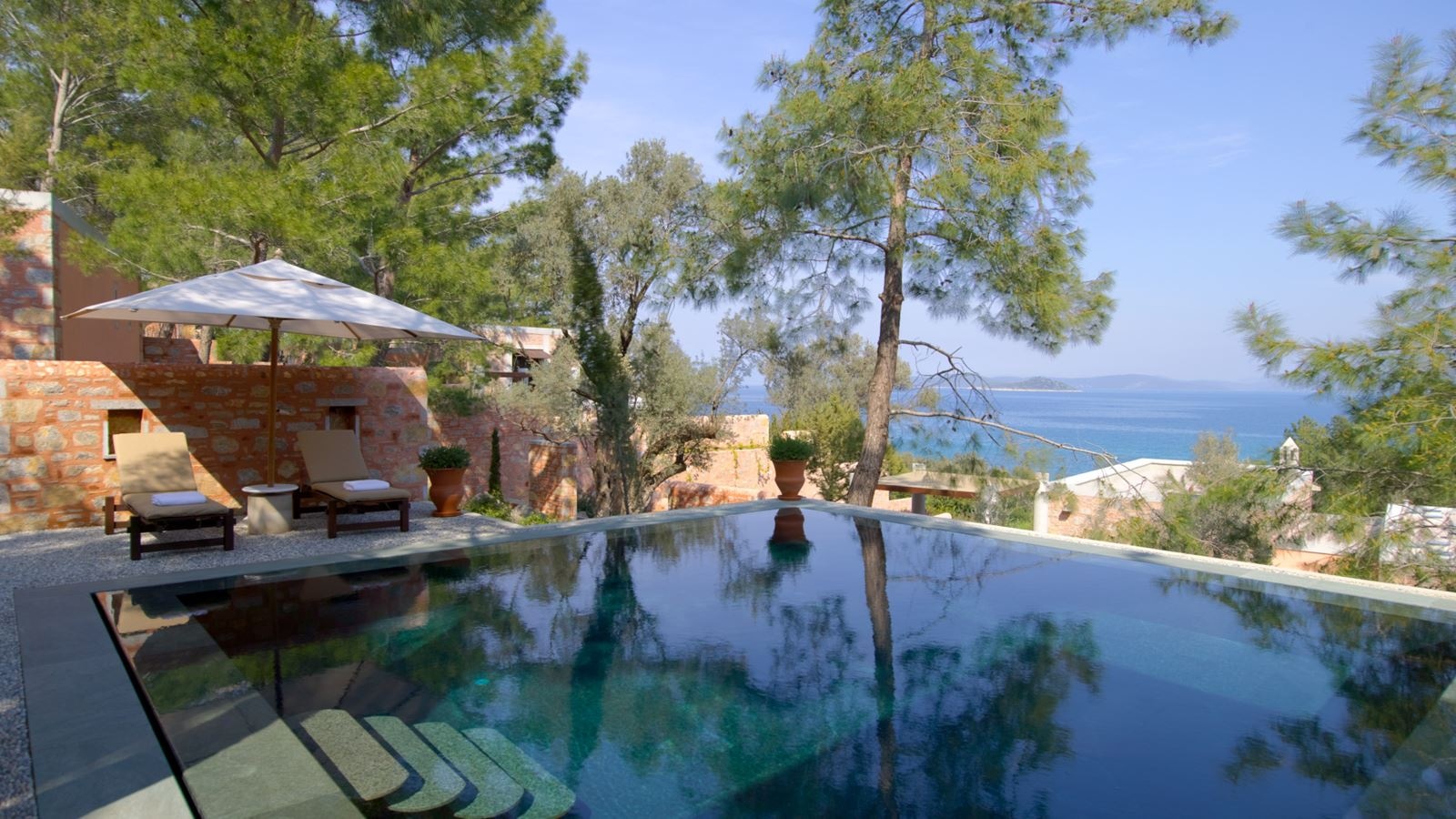 rooms-pool-pavillion-deluxe-sea-view