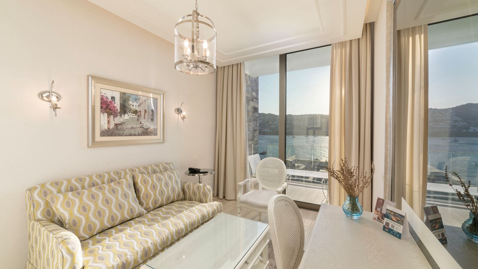 rooms-exclusive-suite-with-living-room-sea-view