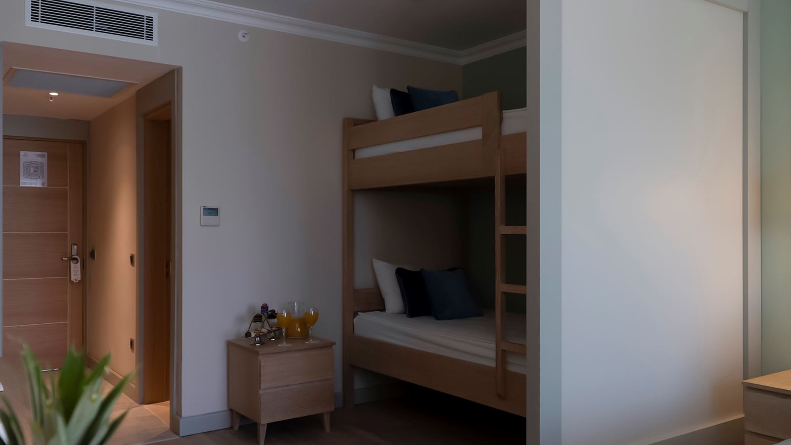 rooms-standard-room-land-view-with-bunk-bed
