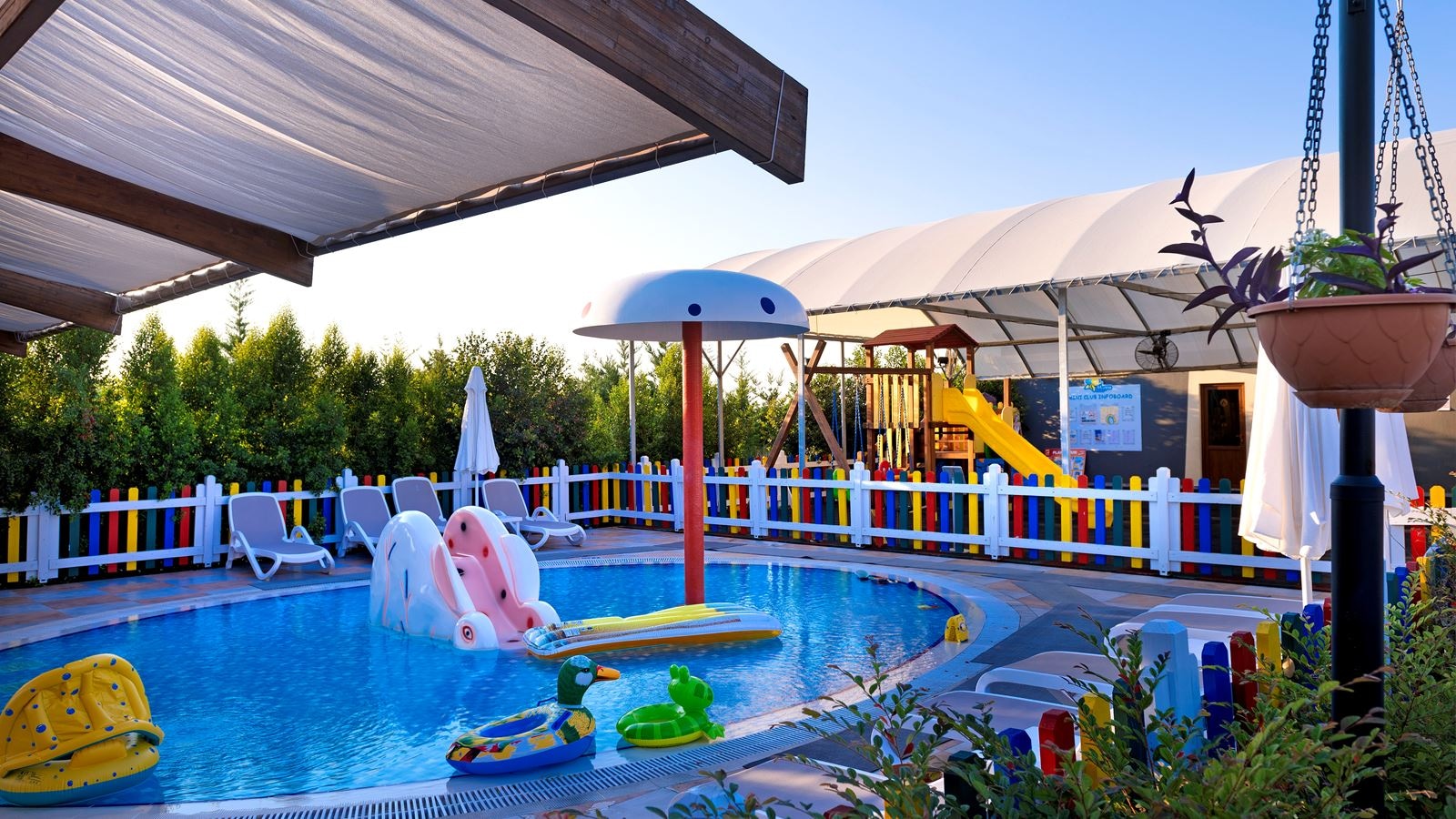 pools-outdoor-childrens-pool