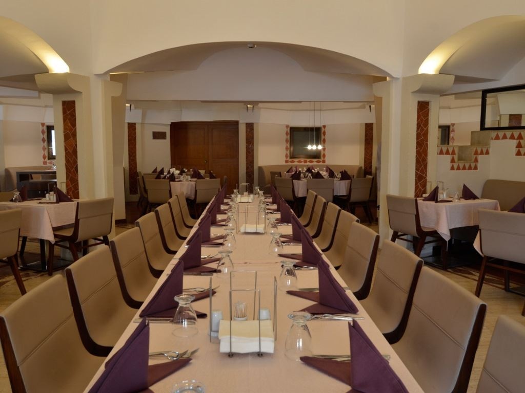 restaurants-restaurant