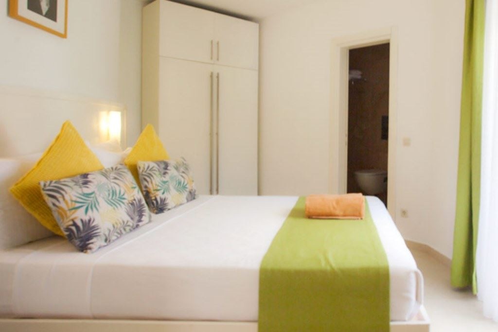 rooms-deluxe-pool-suite