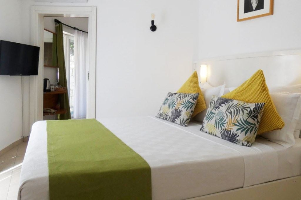 rooms-deluxe-pool-suite