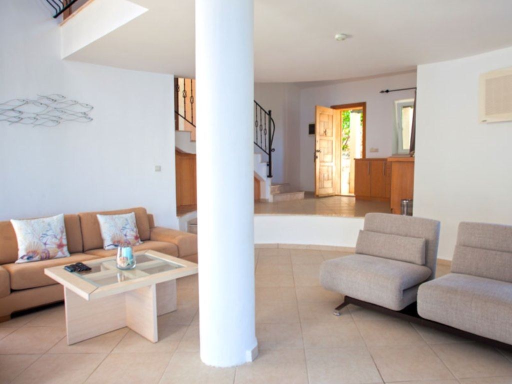rooms-waterfront-pool-villa