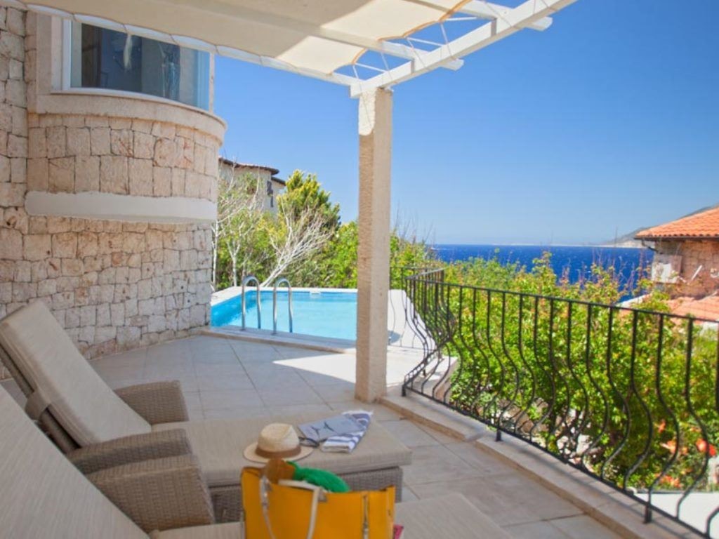 rooms-waterfront-pool-villa