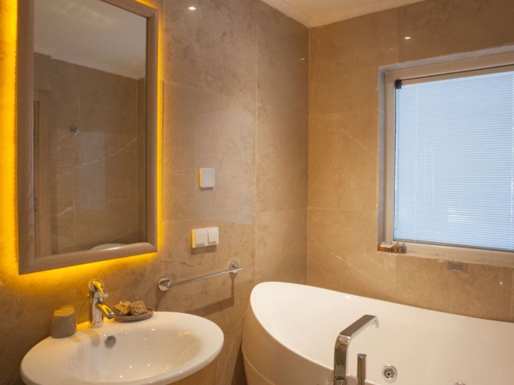 rooms-the-pool-house