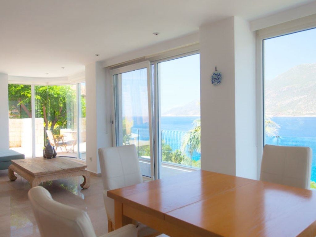 rooms-the-pool-house