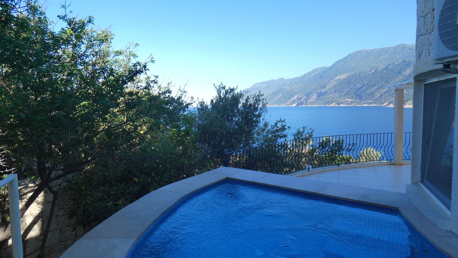 rooms-waterfront-mini-pool-suite