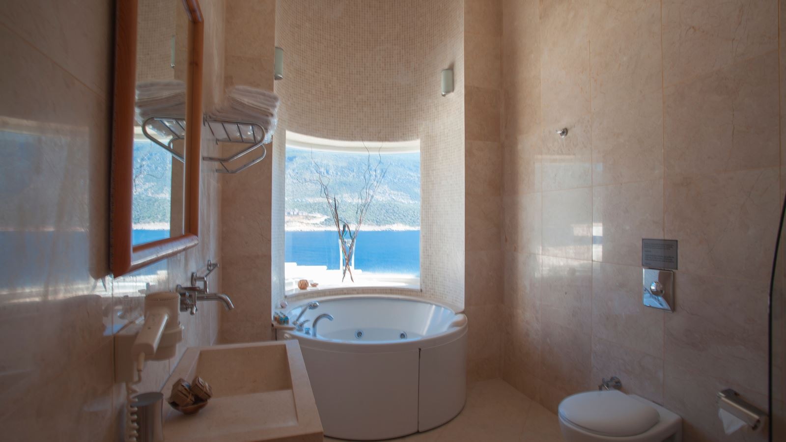 rooms-waterfront-mini-pool-suite