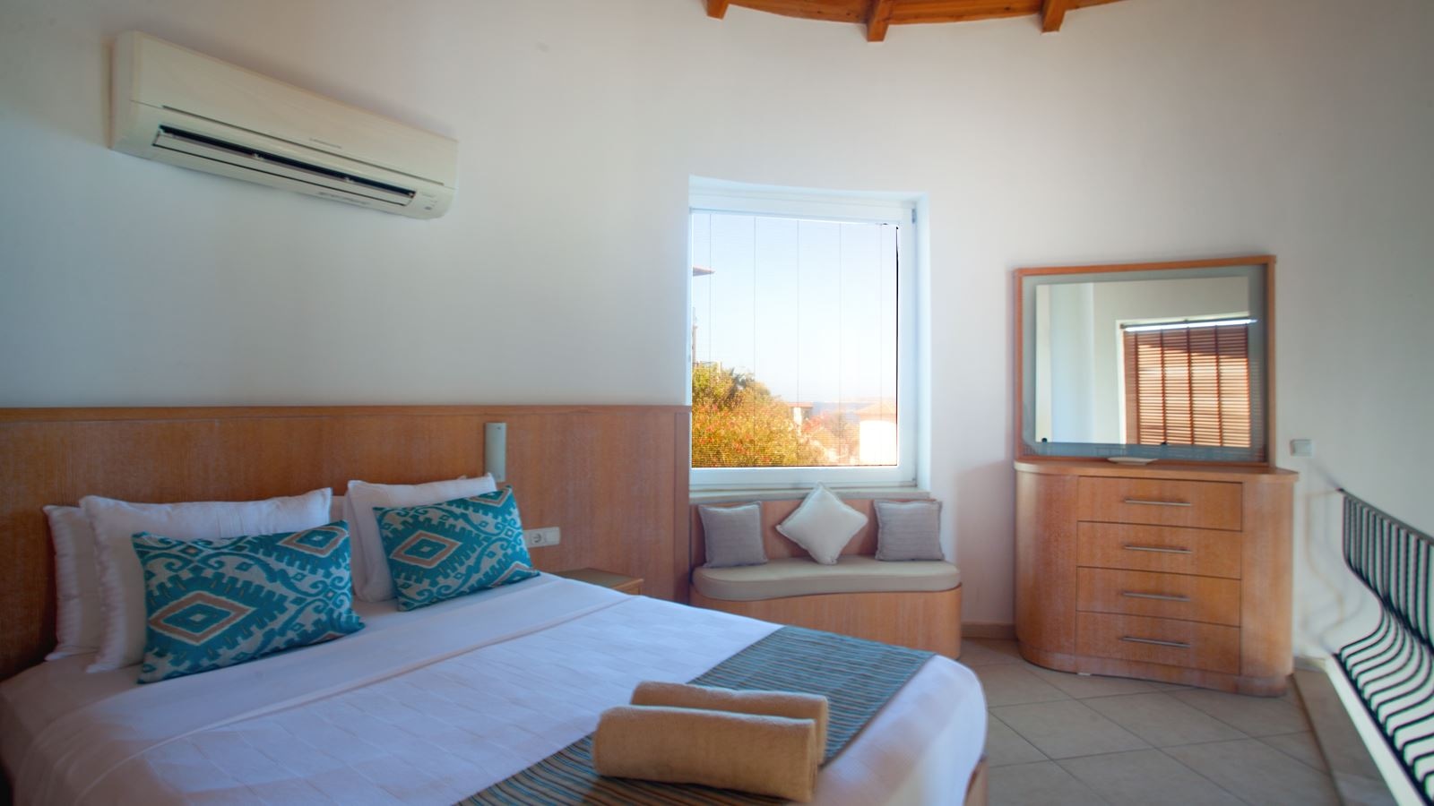 rooms-waterfront-mini-pool-suite