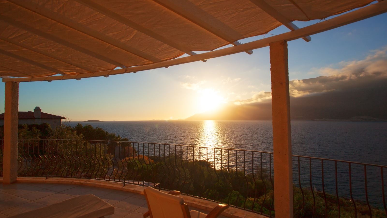 rooms-waterfront-mini-pool-suite