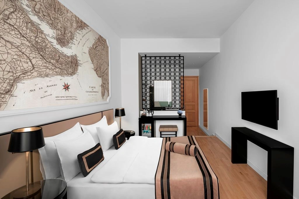 rooms-deluxe-triple-room-queen-bed-+-sofa--twin-+-sofa