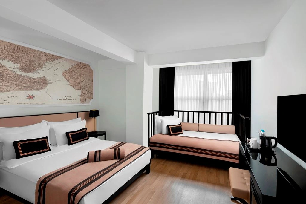 rooms-deluxe-triple-room-queen-bed-+-sofa--twin-+-sofa