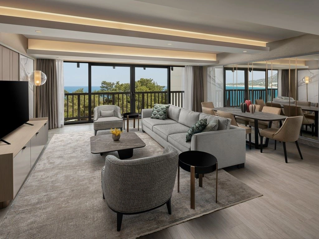 rooms-queen-suite-unique-sea-view