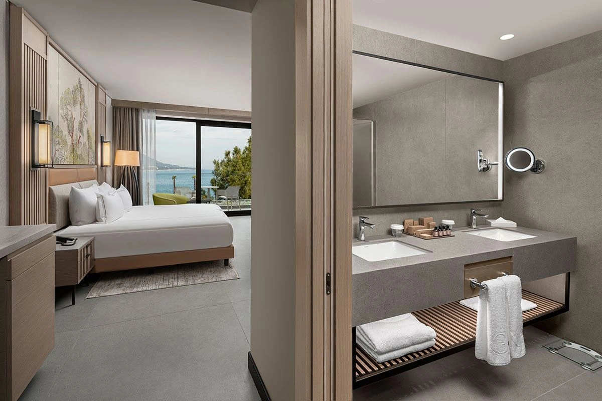 rooms-deluxe-room-unique-sea-view