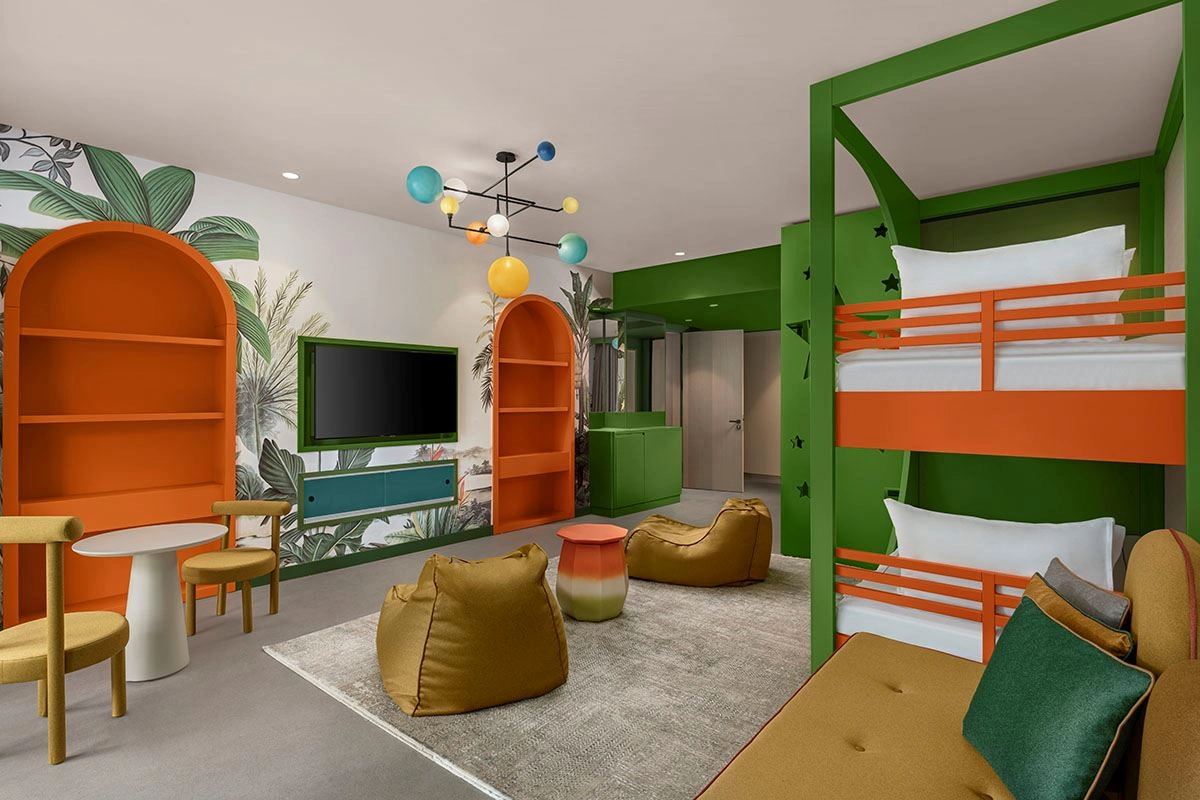 rooms-theme-deluxe-family-room-forest-view