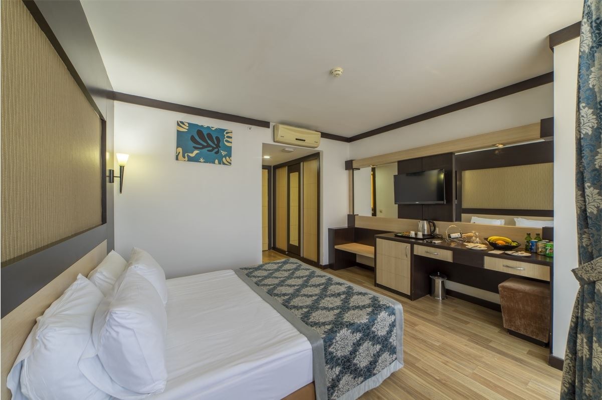 rooms-only-gentleman-room