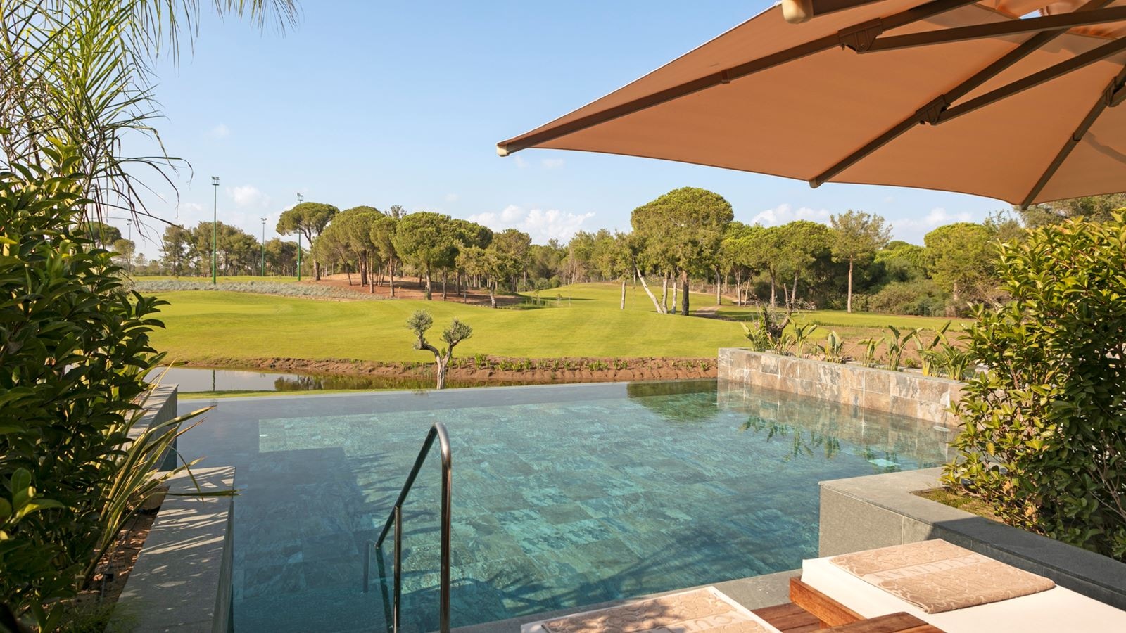 rooms-lagoon-golf-family-swim-up