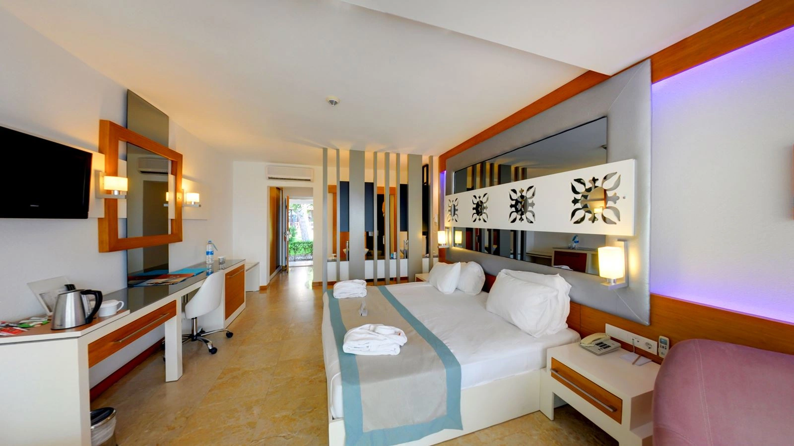 rooms-swimup-sea-view