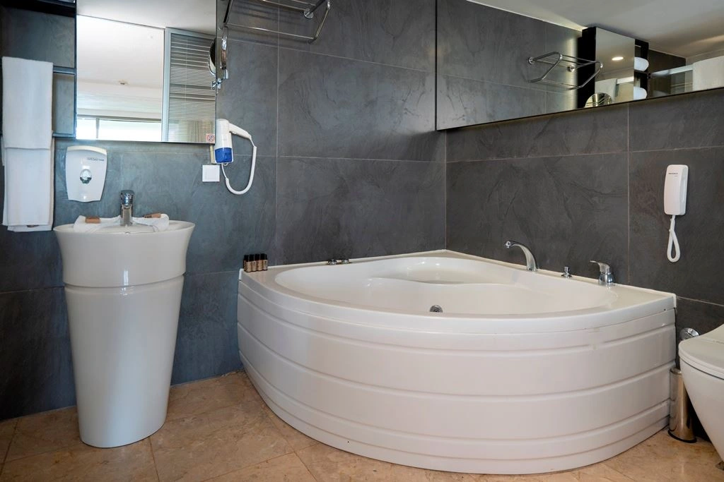 rooms-romantic-with-private-pool