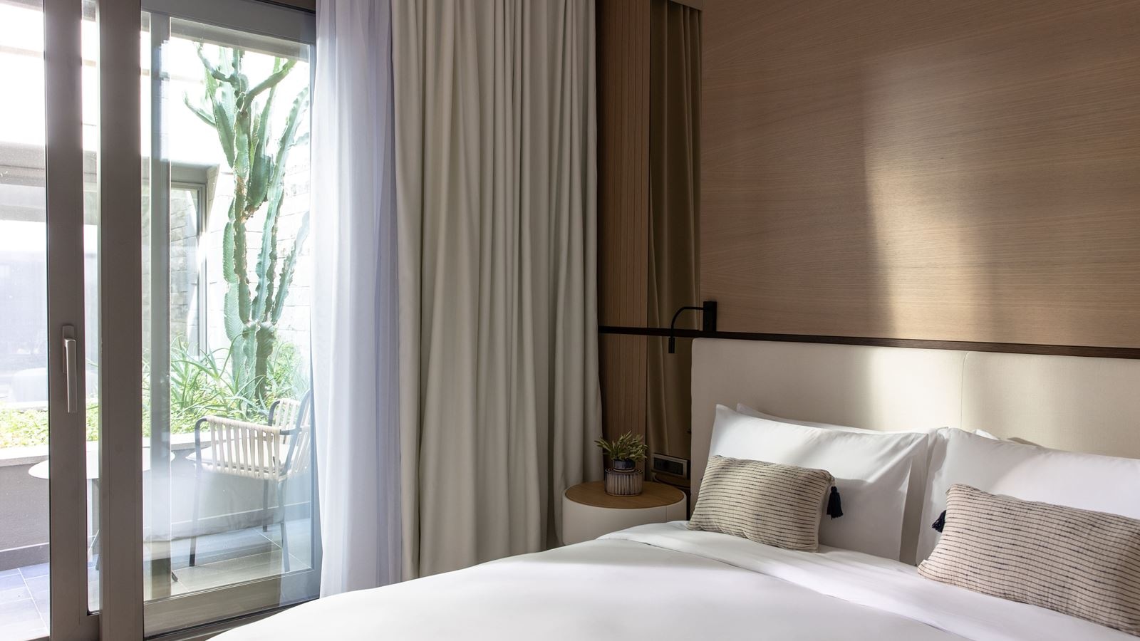 rooms-deluxe-family-garden