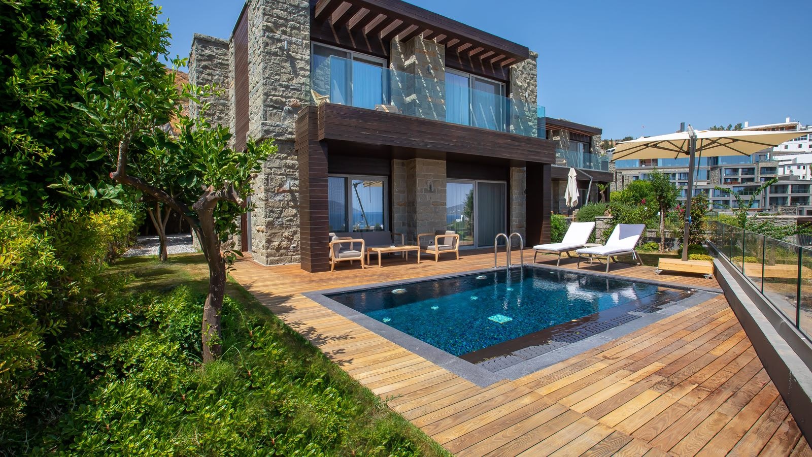 rooms-4-bedroom-villa-with-pool