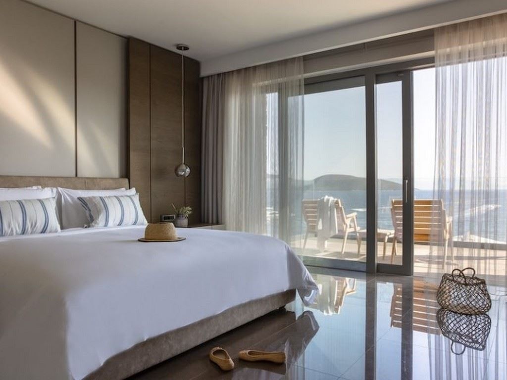 rooms-5-bedroom-villa-with-pool