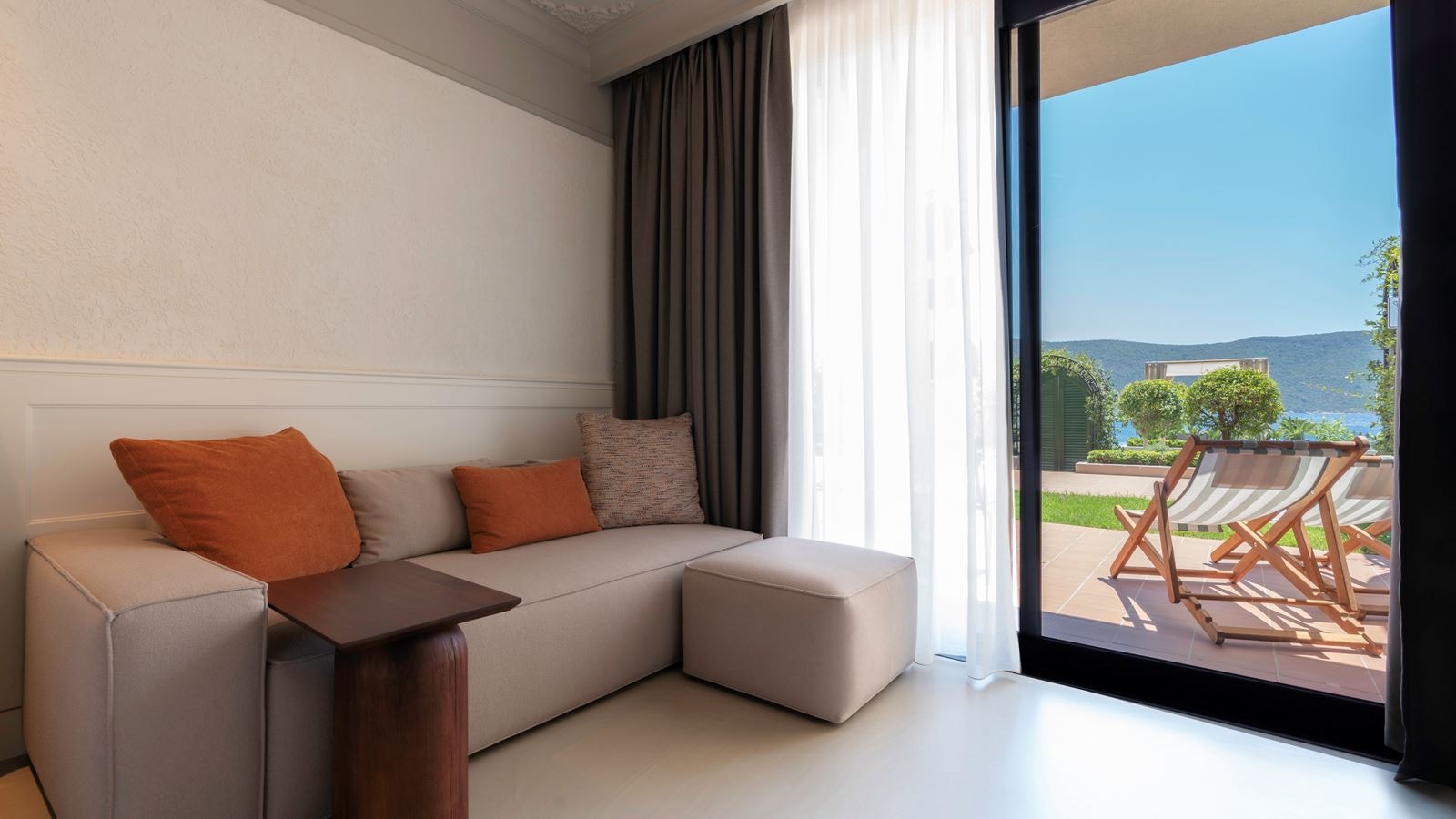 rooms-deluxe-garden-sea-view-room