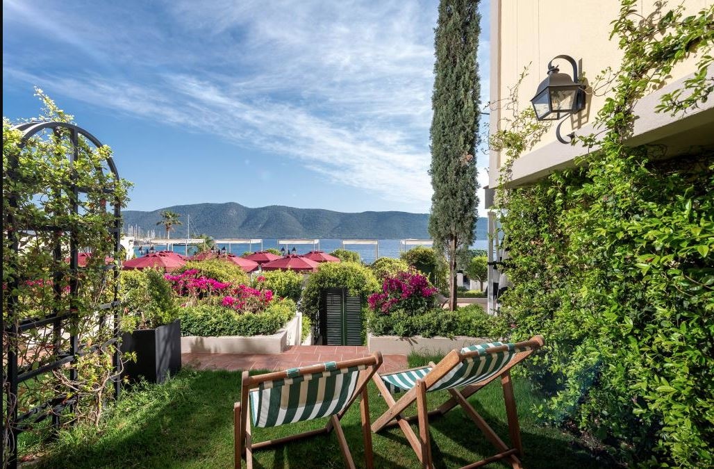 rooms-deluxe-garden-sea-view-room